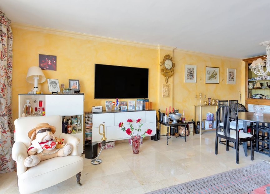 Resale - Apartment - Middle Floor Apartment - Marbella - Nueva Andalucia