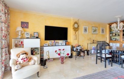 Resale - Apartment - Middle Floor Apartment - Marbella - Nueva Andalucia