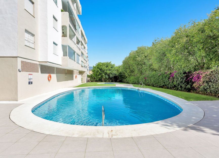 Resale - Apartment - Middle Floor Apartment - Marbella - Nueva Andalucia