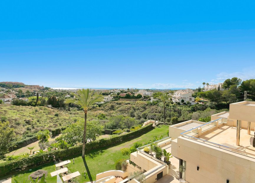 Resale - Apartment - Middle Floor Apartment - Marbella - Nueva Andalucia