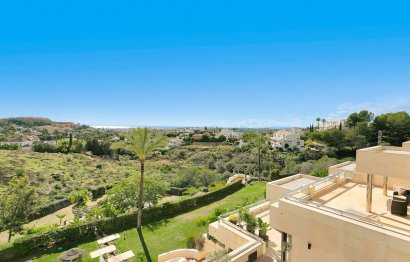 Resale - Apartment - Middle Floor Apartment - Marbella - Nueva Andalucia