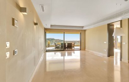 Resale - Apartment - Middle Floor Apartment - Marbella - Nueva Andalucia