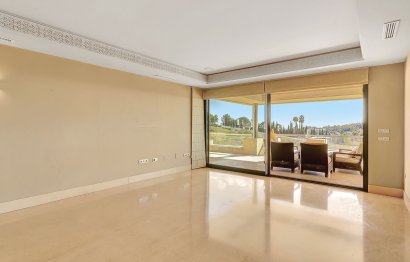 Resale - Apartment - Middle Floor Apartment - Marbella - Nueva Andalucia