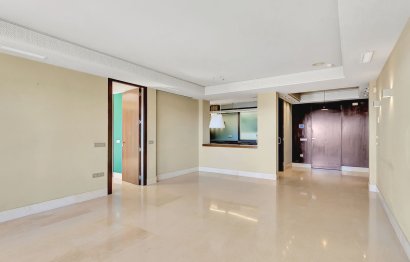 Resale - Apartment - Middle Floor Apartment - Marbella - Nueva Andalucia