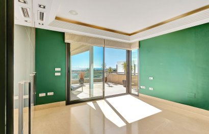 Resale - Apartment - Middle Floor Apartment - Marbella - Nueva Andalucia