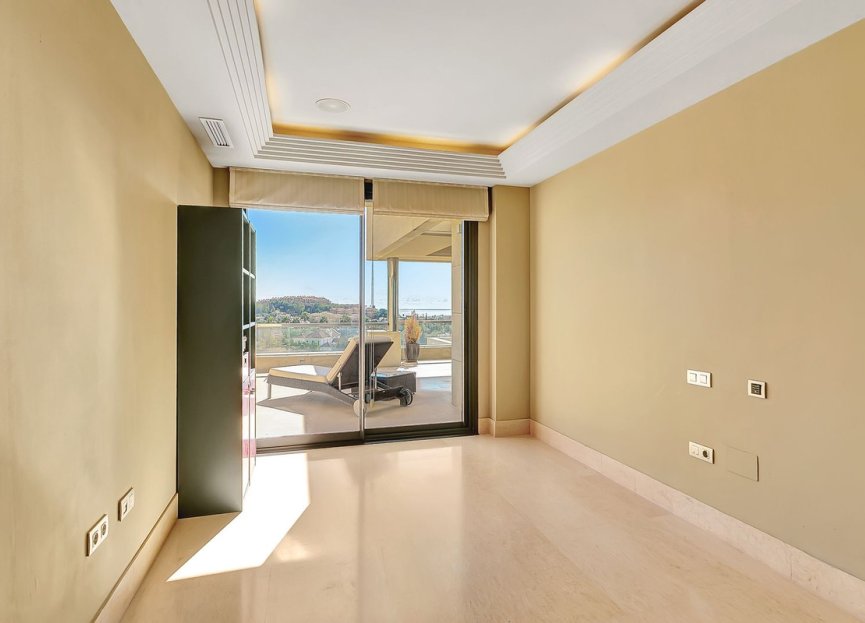 Resale - Apartment - Middle Floor Apartment - Marbella - Nueva Andalucia