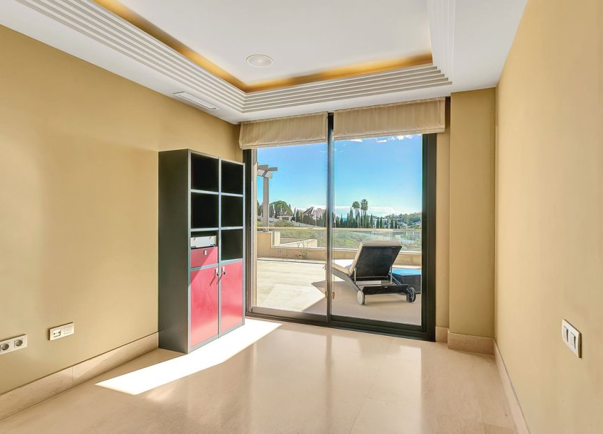 Resale - Apartment - Middle Floor Apartment - Marbella - Nueva Andalucia