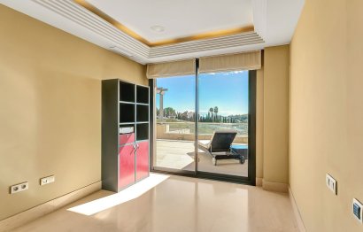 Resale - Apartment - Middle Floor Apartment - Marbella - Nueva Andalucia