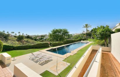 Resale - Apartment - Middle Floor Apartment - Marbella - Nueva Andalucia