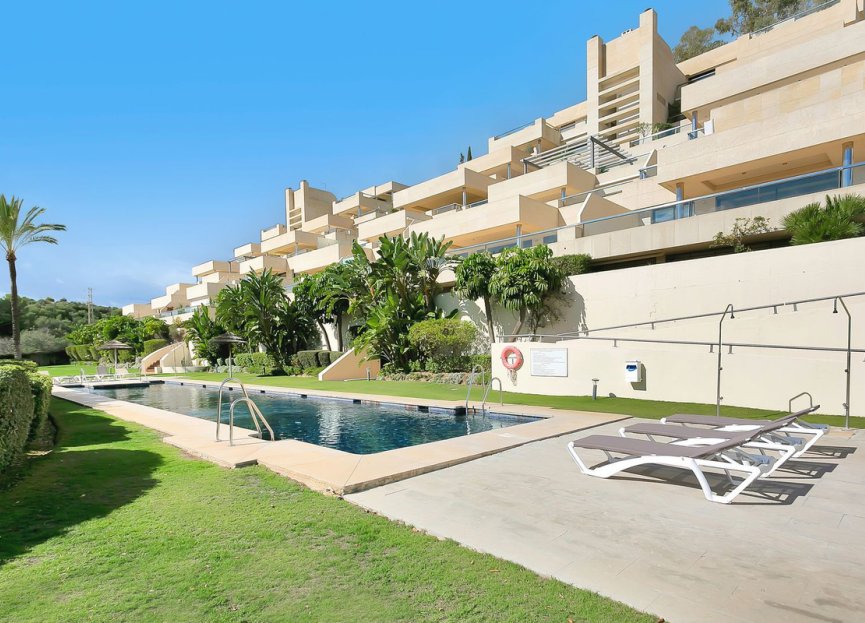 Resale - Apartment - Middle Floor Apartment - Marbella - Nueva Andalucia