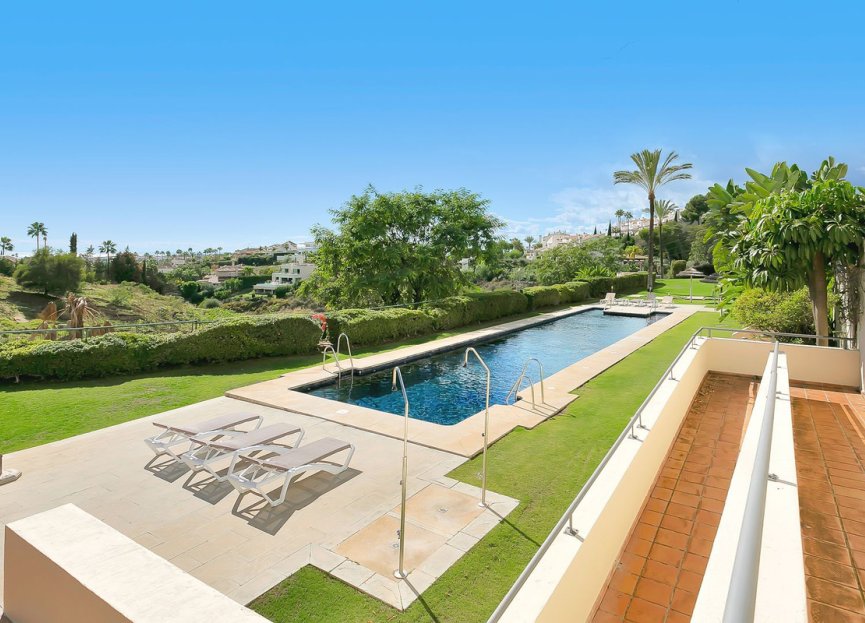 Resale - Apartment - Middle Floor Apartment - Marbella - Nueva Andalucia