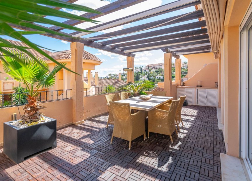 Resale - Apartment - Top Floor Apartment - Marbella - Nueva Andalucia