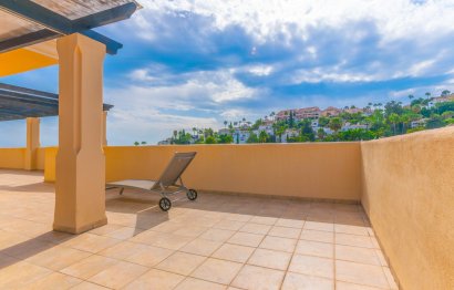 Resale - Apartment - Penthouse - Marbella - Nueva Andalucia