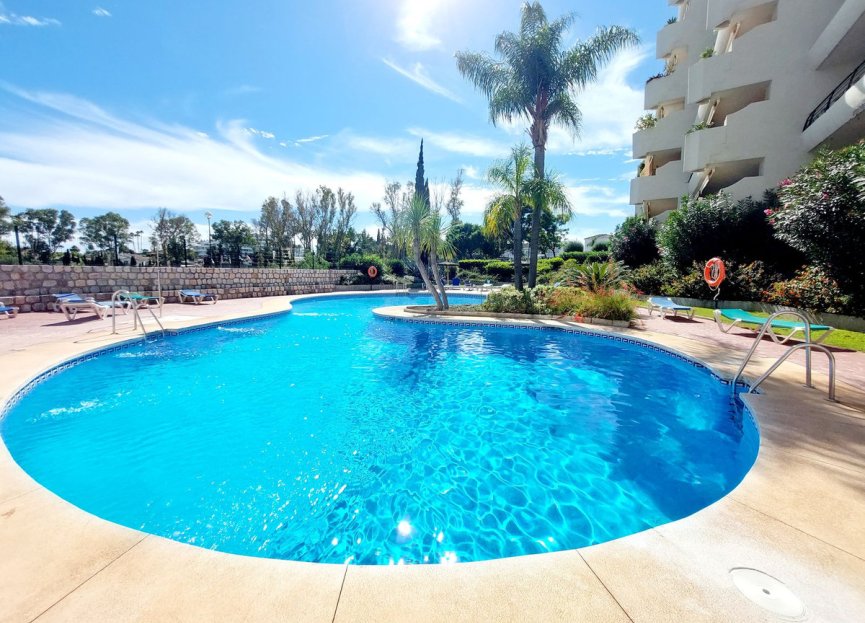 Resale - Apartment - Middle Floor Apartment - Marbella - Guadalmina Alta