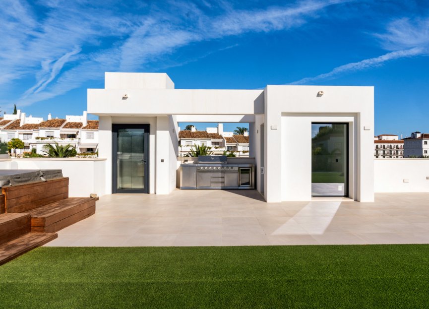 Resale - House - Detached Villa - Marbella - Puerto Banús