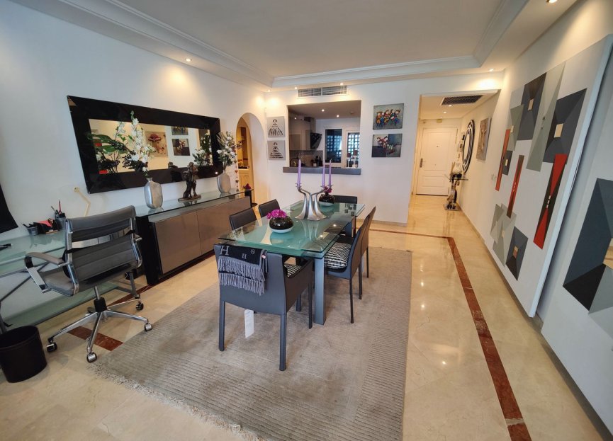 Resale - Apartment - Middle Floor Apartment - Marbella - Puerto Banús