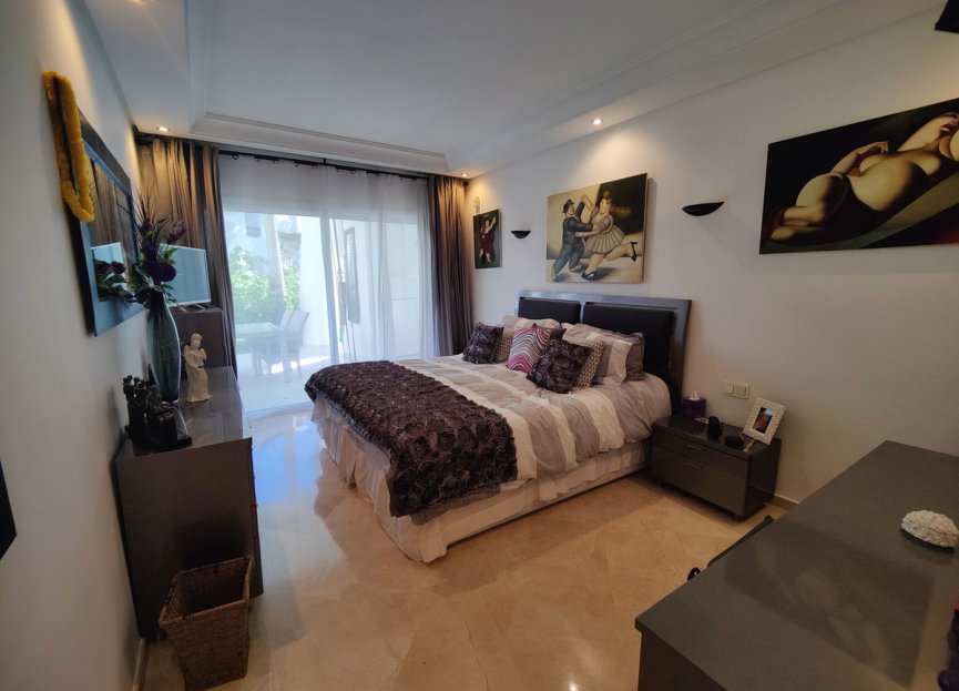 Resale - Apartment - Middle Floor Apartment - Marbella - Puerto Banús