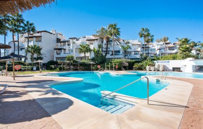 Resale - Apartment - Middle Floor Apartment - Marbella - Puerto Banús