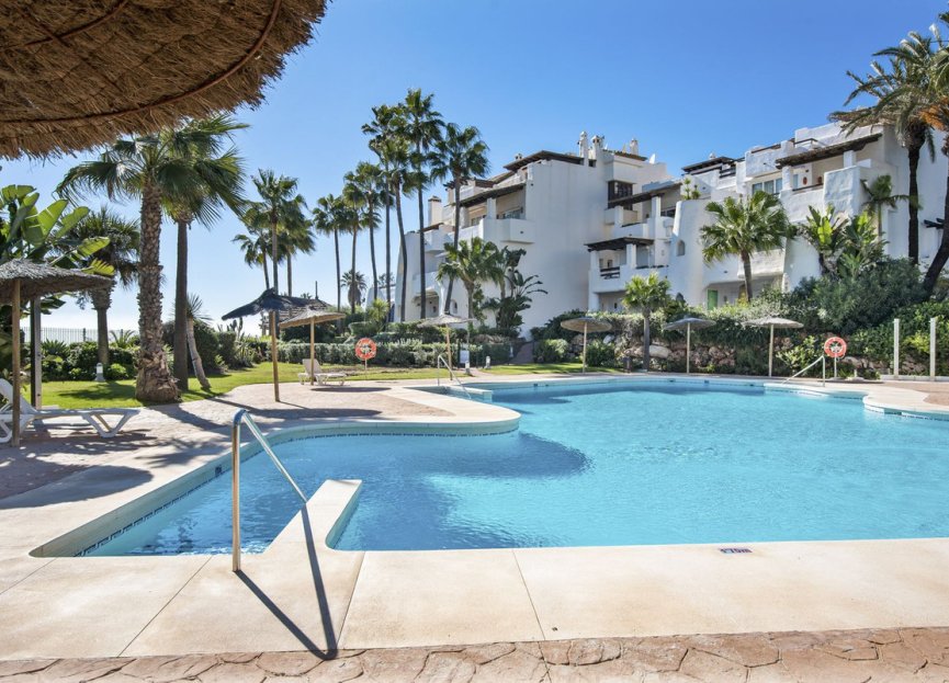 Resale - Apartment - Middle Floor Apartment - Marbella - Puerto Banús