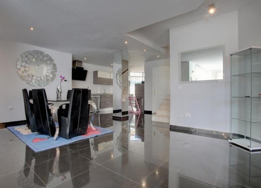 Resale - House - Detached Villa - Mijas