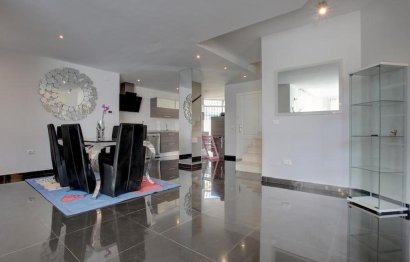 Resale - House - Detached Villa - Mijas