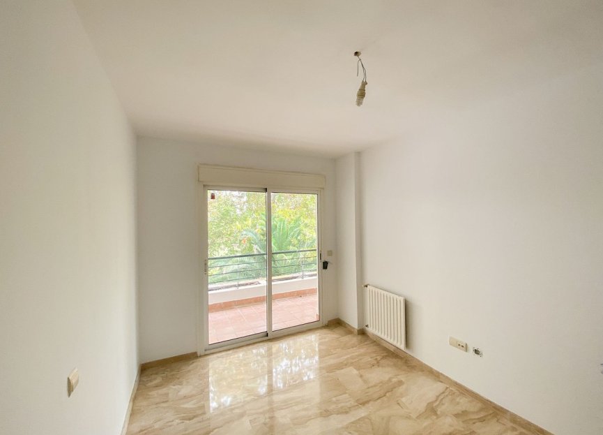 Resale - Apartment - Middle Floor Apartment - Marbella - Guadalmina Alta