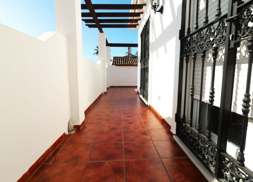 Resale - House - Semi-Detached House - Estepona - Bel Air