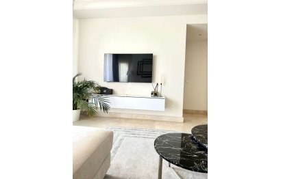 Resale - Apartment - Middle Floor Apartment - Marbella - Puerto Banús