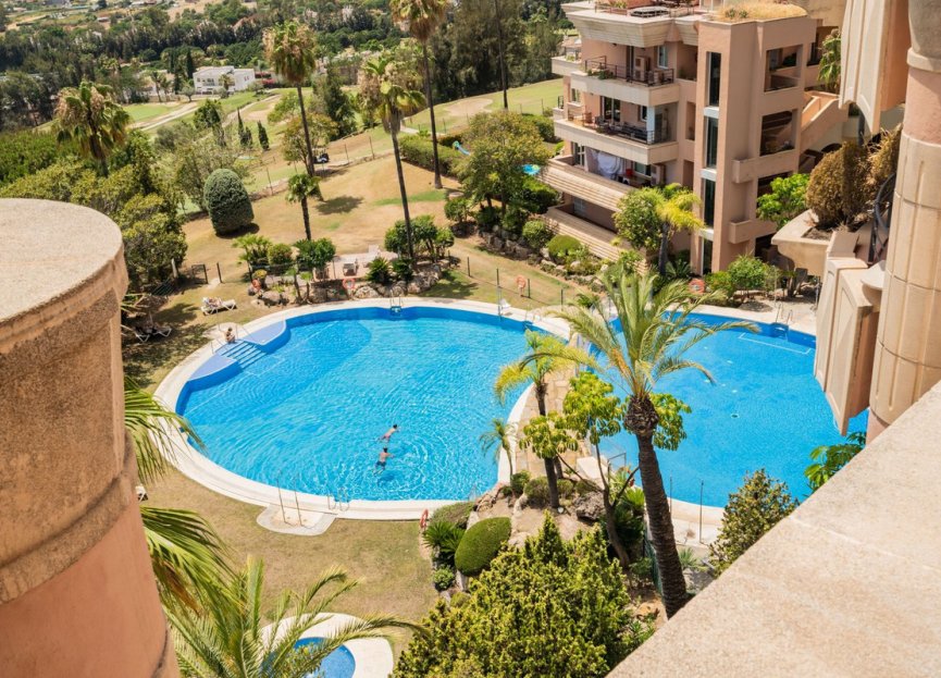 Resale - Apartment - Middle Floor Apartment - Marbella - Nueva Andalucia