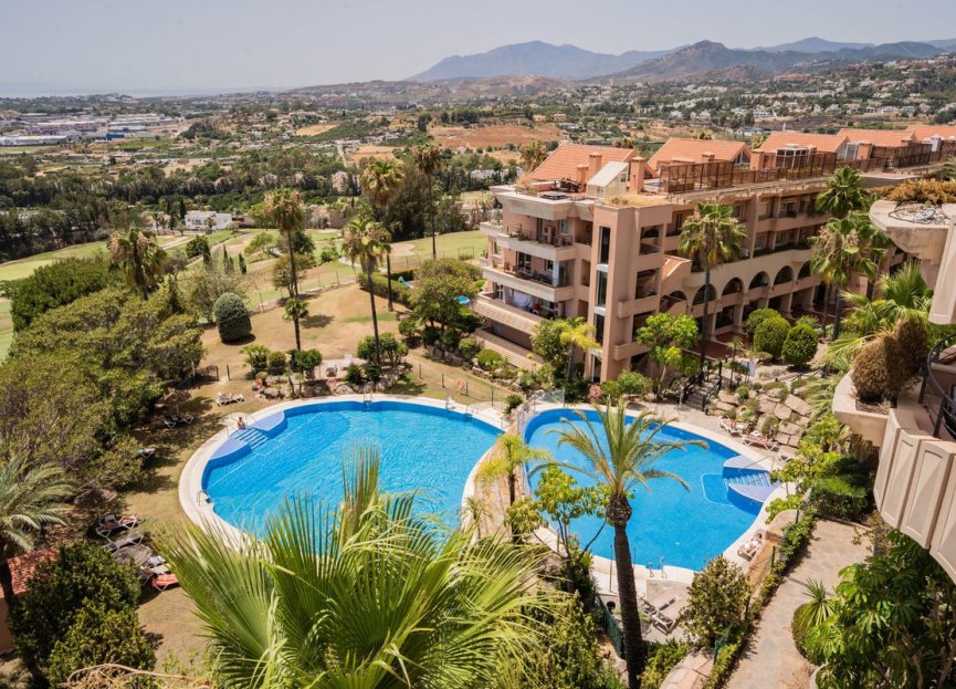 Resale - Apartment - Middle Floor Apartment - Marbella - Nueva Andalucia