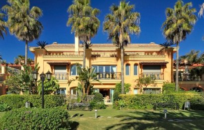 Resale - Apartment - Middle Floor Apartment - Marbella - Puerto Banús