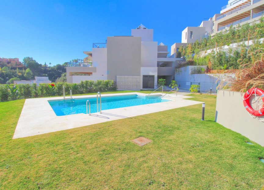 Resale - Apartment - Ground Floor Apartment - Marbella - Nueva Andalucia