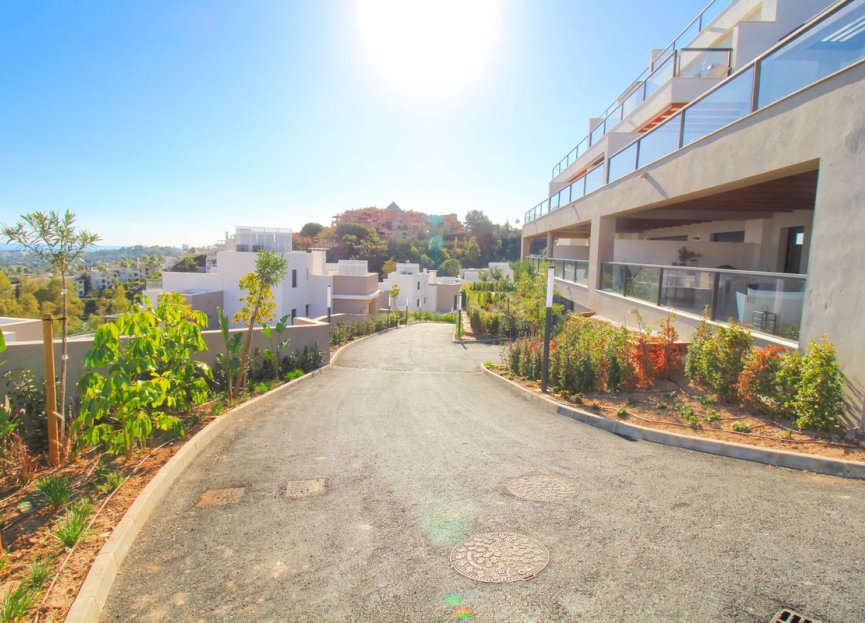 Resale - Apartment - Ground Floor Apartment - Marbella - Nueva Andalucia