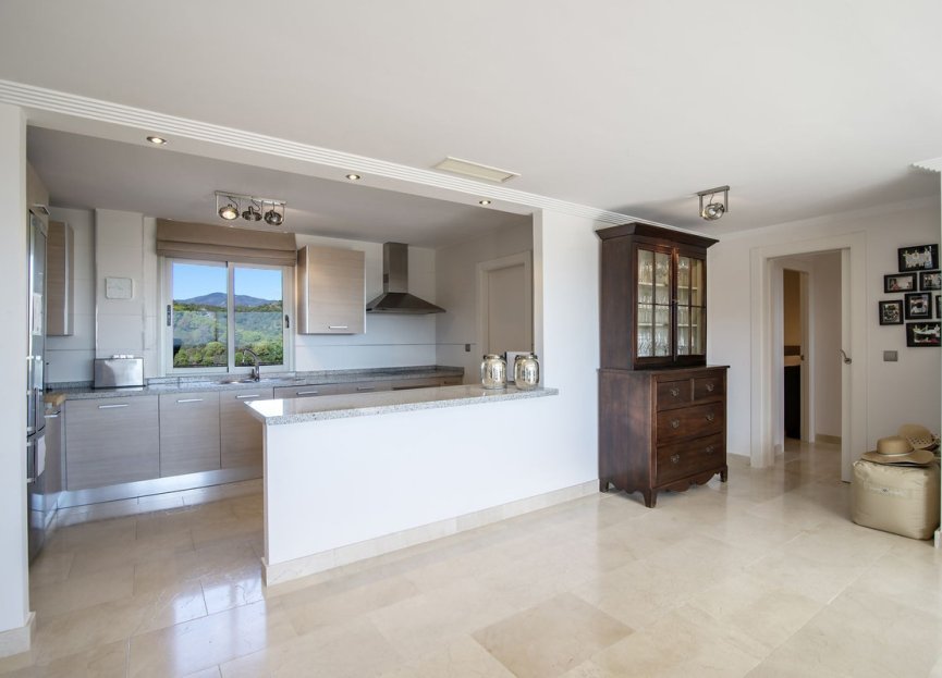 Resale - Apartment - Penthouse - Estepona - Estepona Centro