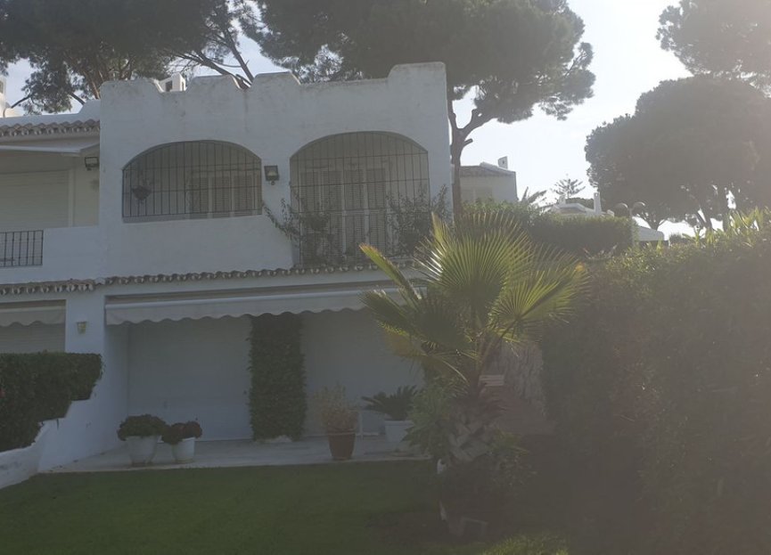 Resale - House - Semi-Detached House - Marbella - Nueva Andalucia