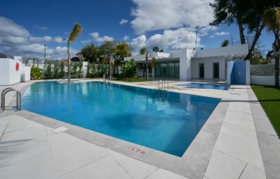 Resale - House - Semi-Detached House - Marbella - Guadalmina Alta