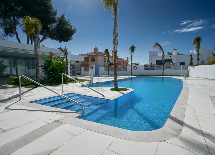 Resale - House - Semi-Detached House - Marbella - Guadalmina Alta