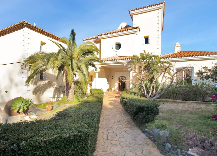 Resale - House - Detached Villa - Estepona - Estepona Centro