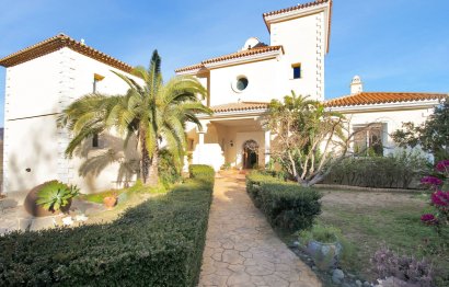 Resale - House - Detached Villa - Estepona - Estepona Centro