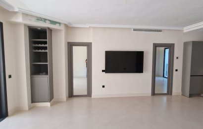 Resale - Apartment - Middle Floor Apartment - Marbella - Puerto Banús