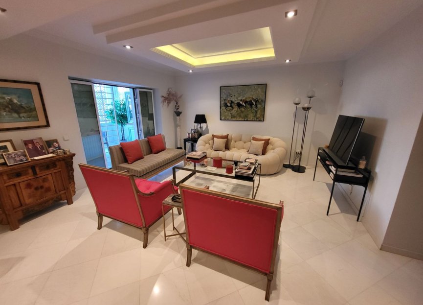 Resale - Apartment - Middle Floor Apartment - Marbella - Puerto Banús