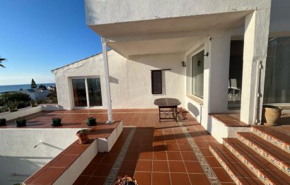 Resale - House - Detached Villa - Estepona - Estepona Centro