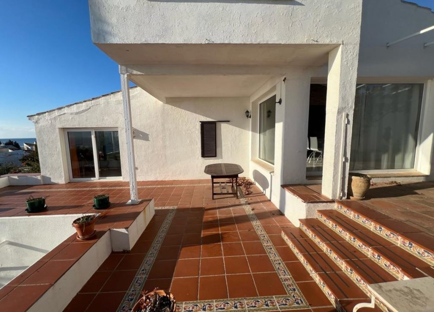 Resale - House - Detached Villa - Estepona - Estepona Centro