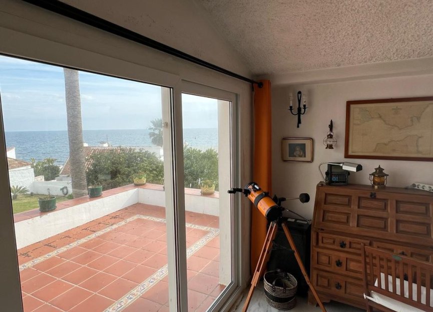 Resale - House - Detached Villa - Estepona - Estepona Centro