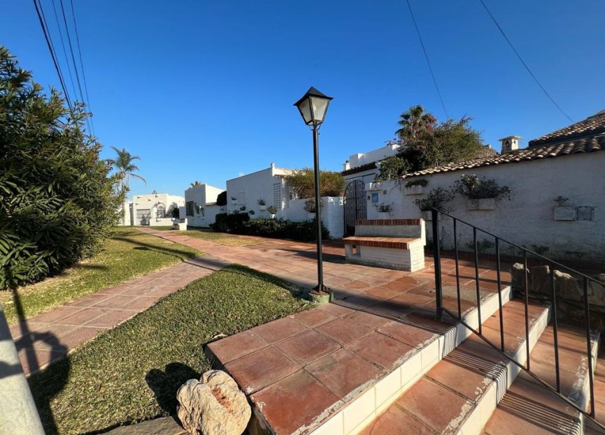 Resale - House - Detached Villa - Estepona - Estepona Centro