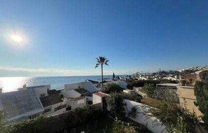 Resale - House - Detached Villa - Estepona - Estepona Centro