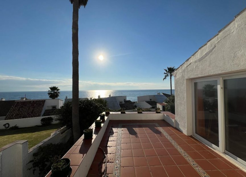 Resale - House - Detached Villa - Estepona - Estepona Centro