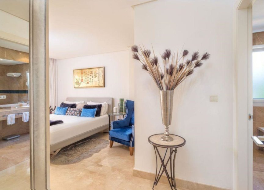 Resale - Apartment - Middle Floor Apartment - Marbella - Nueva Andalucia