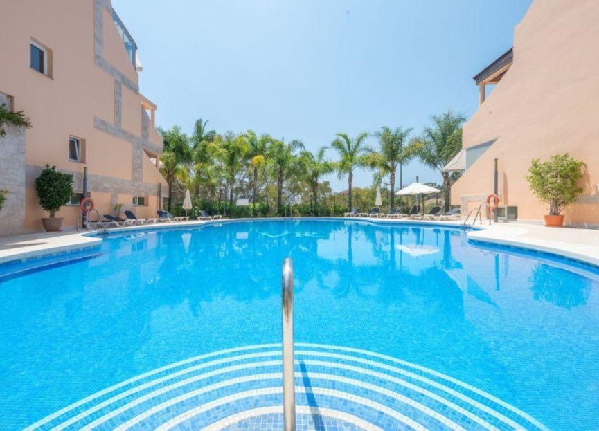 Resale - Apartment - Middle Floor Apartment - Marbella - Nueva Andalucia