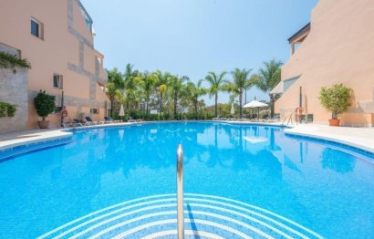 Resale - Apartment - Middle Floor Apartment - Marbella - Nueva Andalucia